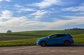 Financier uw Droomauto: Alles over het Vinden van de Juiste Lening voor uw Tweedehandswagen