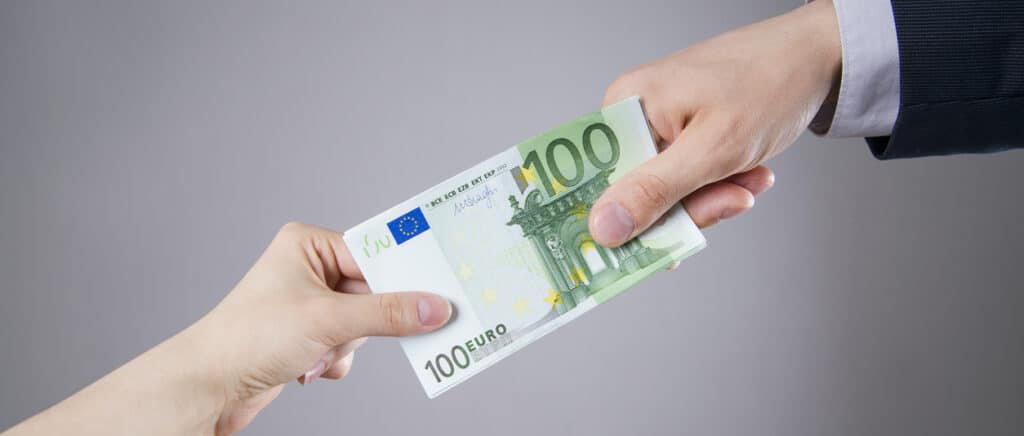 Lenen van 300 euro zonder papieren: Snelle en Eenvoudige Financiële Oplossing