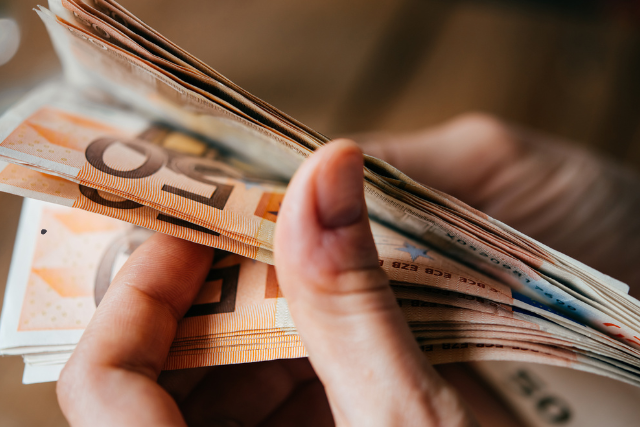 Klein krediet lenen: waar let u op bij het aanvragen?